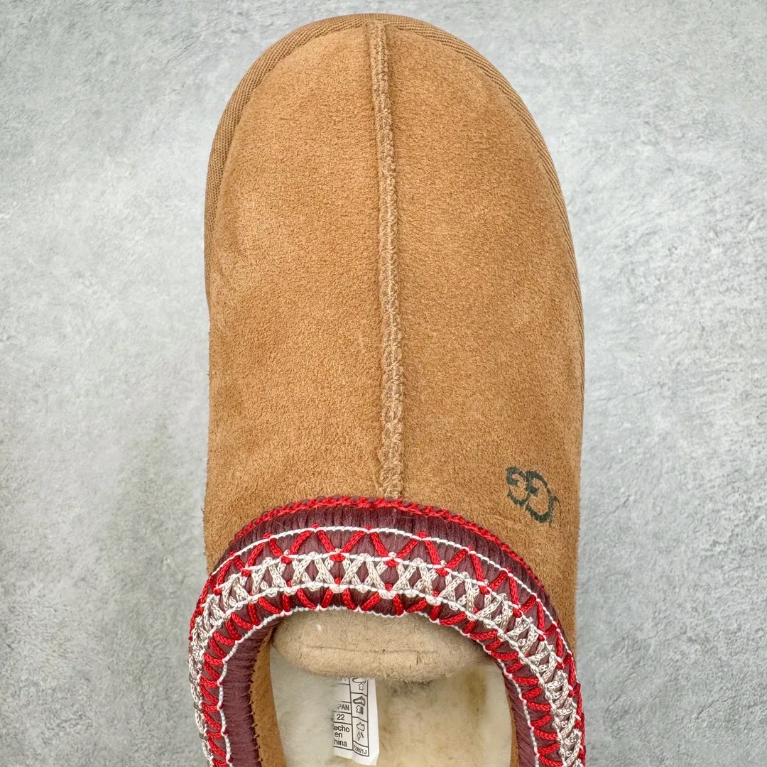 Pick up locally💰520 UGG ethnic style 2553 classic autumn and winter sheep fur all-in-one snow boots. All shoes are made from the same factory as ZP. Longfeng A-grade Australian imported sheep fur all-in-one ethnic style. Brand OEM production line. Fully follow the ZP process. OEM original pattern maker. Adhering to the principle of no original shoes and no development selection. Pay attention to every detail. The most authentic version on the market. TREADLITE "Light Wing" technology outsole. Lightweight/durable/flexible/pile size: 35 36 37 38 39 40 41 42 Coding: by2936060